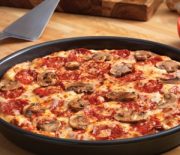 Пицца минутка на сковороде — фото рецепт с подробным описанием каждого шага готовки